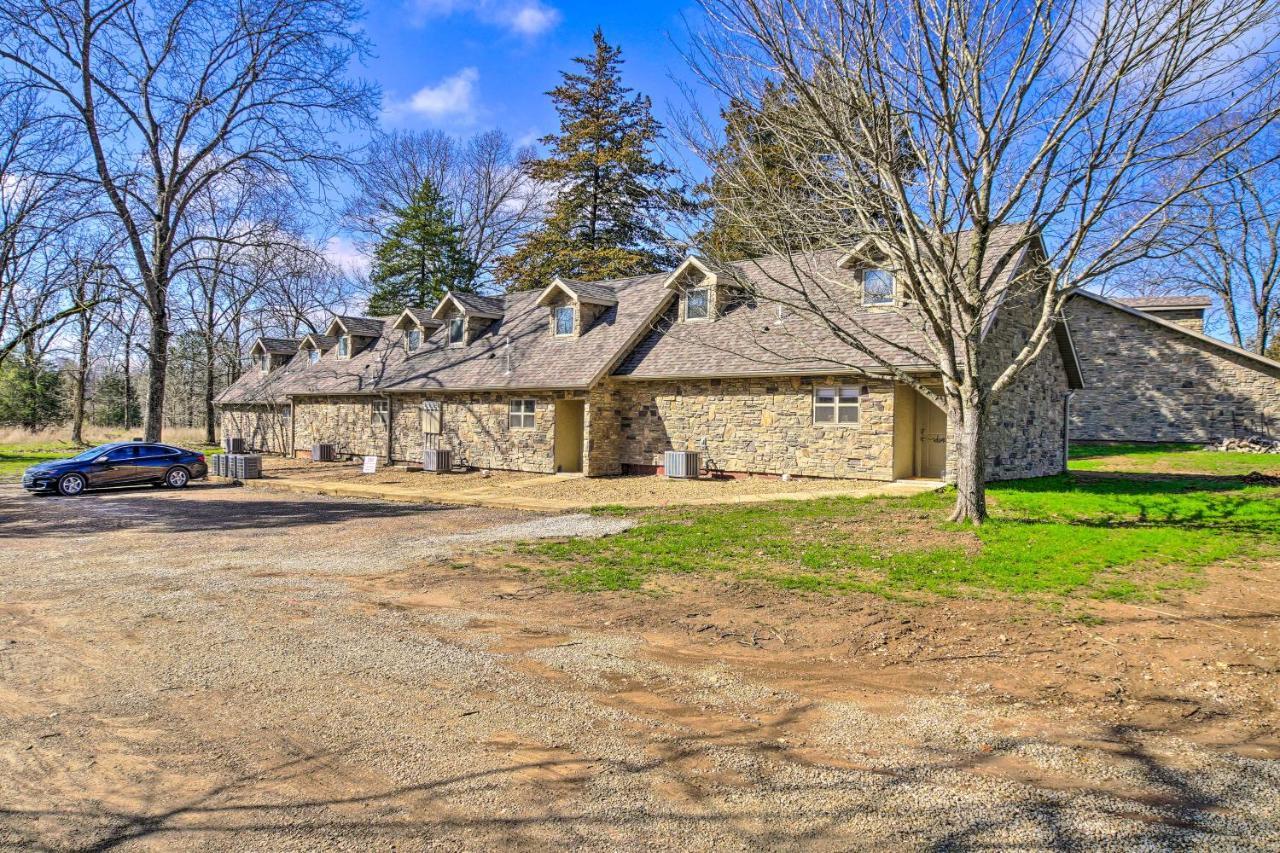 The Cozy Cottage With Lake Taneycomo Access! Брэнсон Экстерьер фото