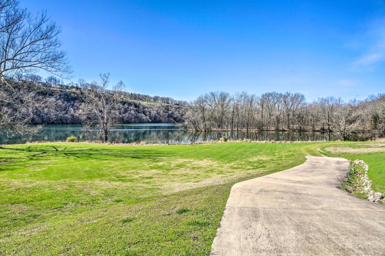 The Cozy Cottage With Lake Taneycomo Access! Брэнсон Экстерьер фото