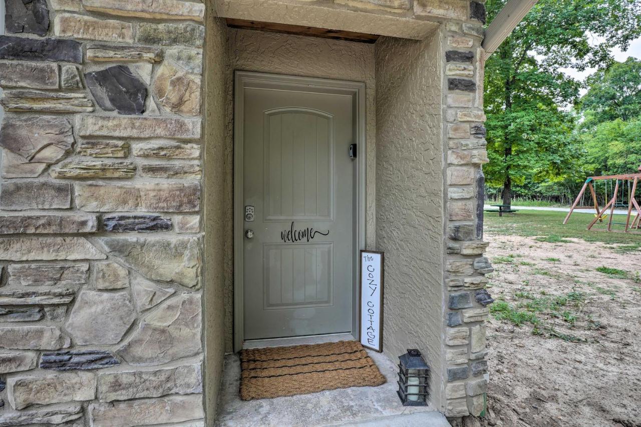 The Cozy Cottage With Lake Taneycomo Access! Брэнсон Экстерьер фото